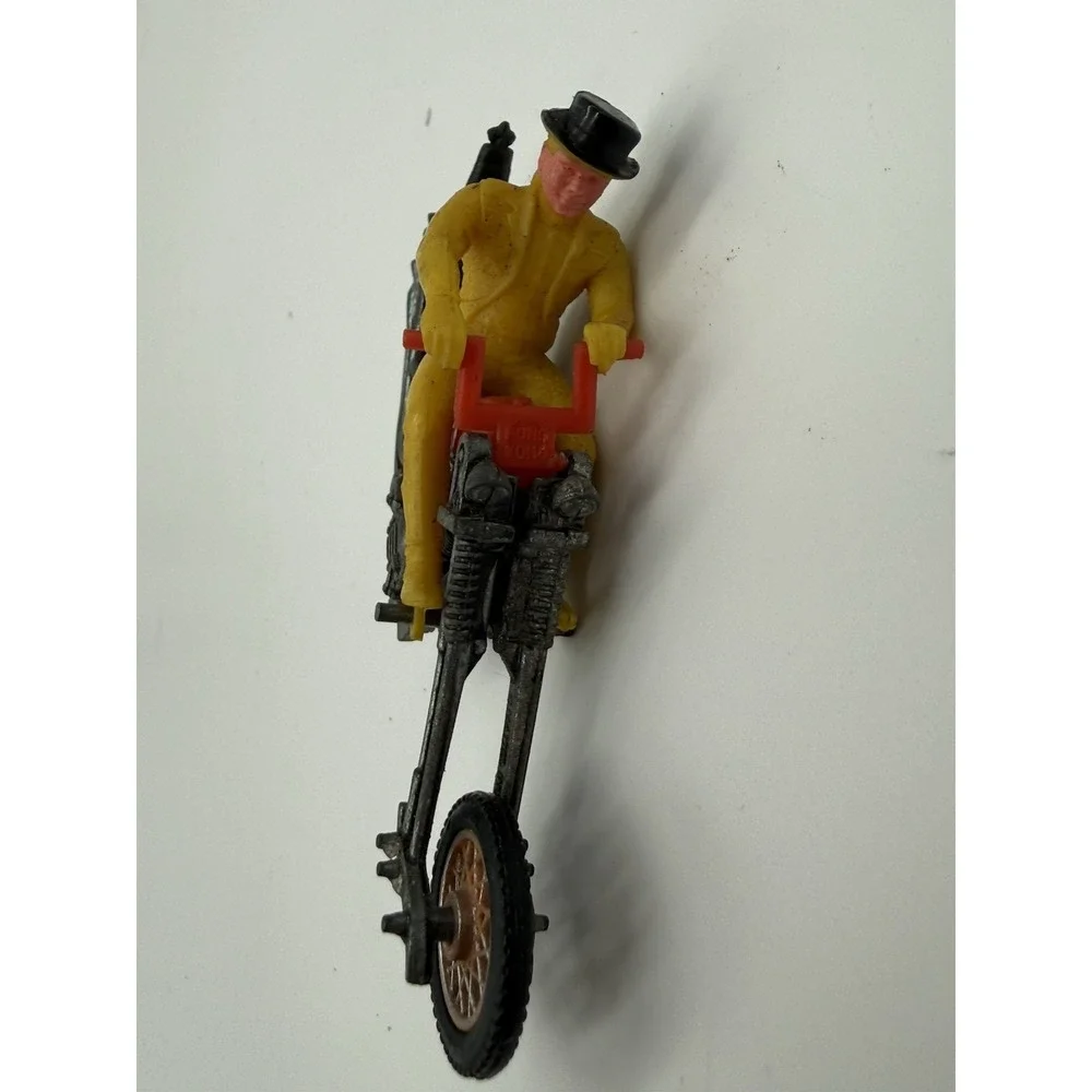 Hot Wheels Rrrumblers Mean Machine‎ Red/ Black W/ Yellow Rider w/Hat 1971